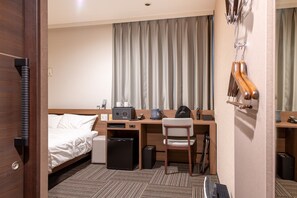1 bedroom, desk, free WiFi, bed sheets