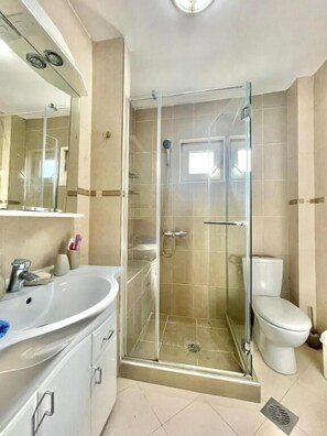 Family Apartment | Bathroom | Hair dryer, towels, toilet paper - Family Apartment Garden View (Budva)