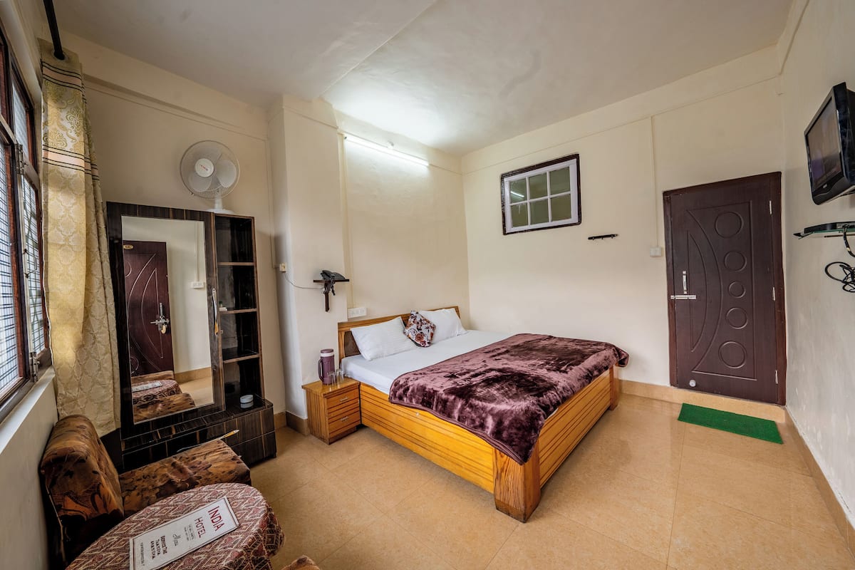 1 bedroom, premium bedding, desk, free WiFi