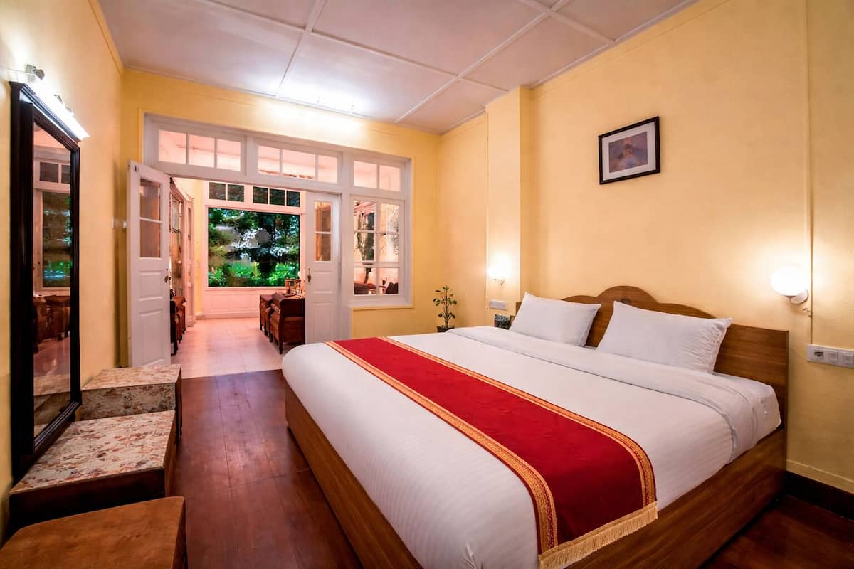 Ground Floor Lake View 1 Bedroom Suite | Premium bedding, desk, free WiFi, bed sheets