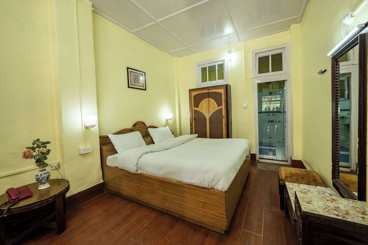 1 bedroom, premium bedding, desk, free WiFi