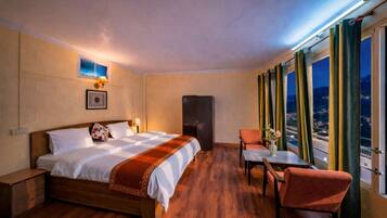 4th Floor Lake View Deluxe | Premium bedding, desk, free WiFi, bed sheets