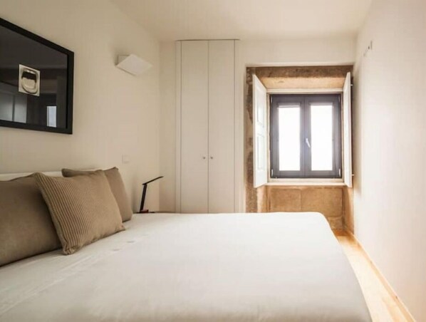 2 bedrooms, iron/ironing board, travel cot, free WiFi