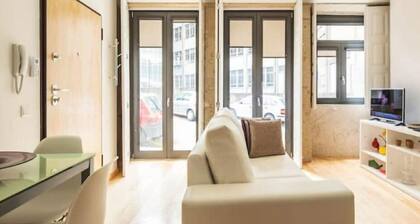 Charming T2 With Terrace in Trindade by Guestify