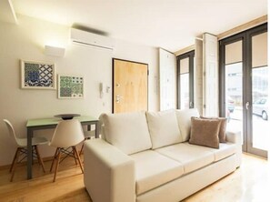 Smart TV - Charming T2 With Terrace in Trindade by Guestify (Porto)