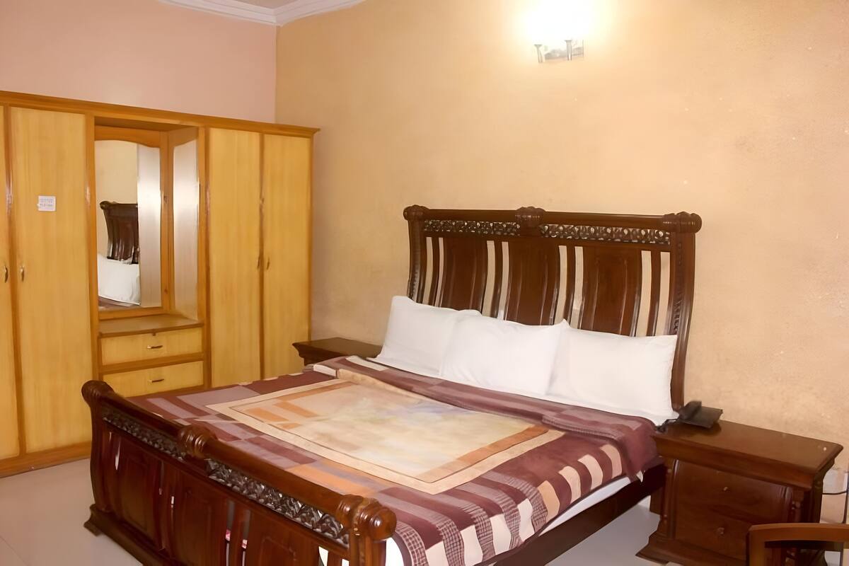 Deluxe Room | 1 bedroom, bed sheets