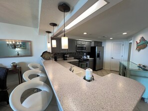Private kitchen - Gulf Front Condo with Stunning Views! (Pensacola)