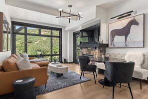 Smart TV, fireplace - Picturesque Mountainside Retreat in Snowmass (Snowmass Village)