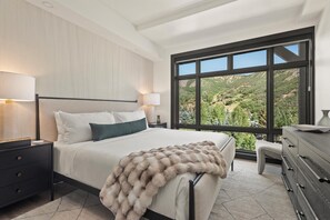 2 dormitoris, planxa i posts de planxar i un bressol de viatge 