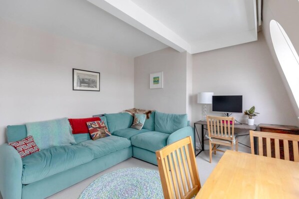 Appartement, 1 lit double | Coin séjour | Télévision