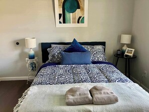 3 bedrooms, WiFi, bed sheets - Casa Alegre | WiFi, Spacious Stay Near RRG & Shops – Great for Large Groups, Remote Work & Hiking - Big Backyard & Fire Pit - Across the street from Kroger. (Stanton)