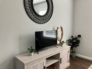 Interior - Casa Alegre | WiFi, Spacious Stay Near RRG & Shops – Great for Large Groups, Remote Work & Hiking - Big Backyard & Fire Pit - Across the street from Kroger. (Stanton)