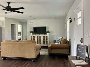 TV, offices - Casa Alegre | WiFi, Spacious Stay Near RRG & Shops – Great for Large Groups, Remote Work & Hiking - Big Backyard & Fire Pit - Across the street from Kroger. (Stanton)