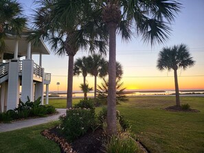 Property grounds - Sunset luxury:Boat lift, kayaksSleeps 12 - 5 bdrms (Jamaica Beach)