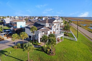 Exterior - Sunset luxury:Boat lift, kayaksSleeps 12 - 5 bdrms (Jamaica Beach)