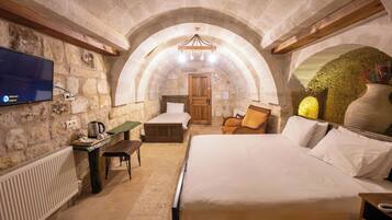 Junior Suite | Egyptian cotton sheets, premium bedding, Select Comfort beds