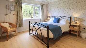 3 dormitoris, decoració individual i mobiliari individual