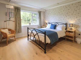 3 dormitorios, decoración individual, mobiliario individual