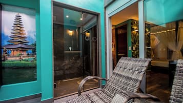 Quarto design | Frigobar, escrivaninha, cortinas blackout, Wi-Fi de cortesia