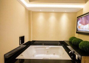 Design Room | Private spa tub
