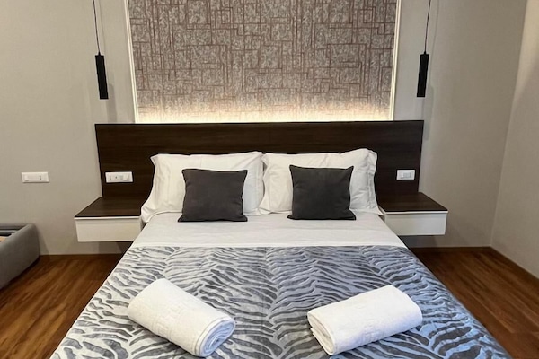 Luxury Triple Room | Individually furnished, desk, laptop workspace, free WiFi