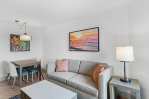 TV - Newly Renovated 6th Floor Ocean View Junior Suite (Myrtle Beach)