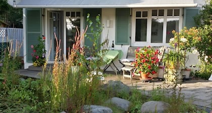 Romantische Ferienwohnung am Starnberger See mit Terrasse + Teich, Nähe München