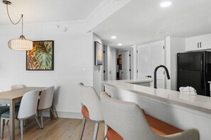 Dining - 2nd Floor Beachfront Getaway in Two Bedroom Bliss (Myrtle Beach)