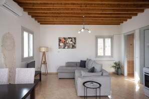 TV - 1 Bd Emerald Apt with Sparkling Shared Pool (Agrari Mikonos,)