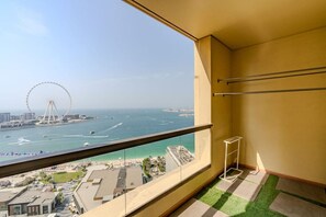 Property grounds - JBR Bahar Beach Views, 4 beds (Jumeirah Beach Residence)