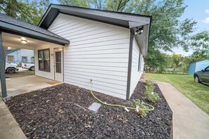 Exterior - Casita Baxter Summary (Tyler)