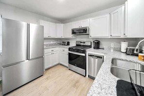 Fridge, microwave, oven, stovetop - Casita Baxter Summary (Tyler)