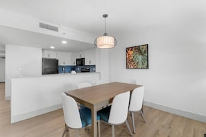 Dining - Coastal 4th Floor 3BR Angle Ocean View Condo (Myrtle Beach)