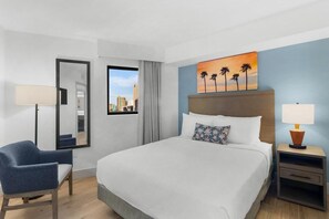 3 habitaciones, tabla de planchar con plancha, wifi y ropa de cama 