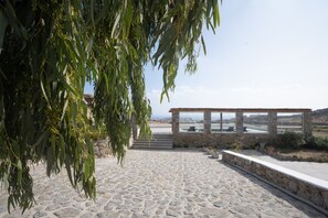 Exterior - 1 Bd Emerald Apt w Sparkling Shared Pool (Mykonos)