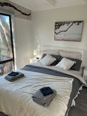 4 soverom, strykejern/-brett, wi-fi (inkludert) og sengetøy