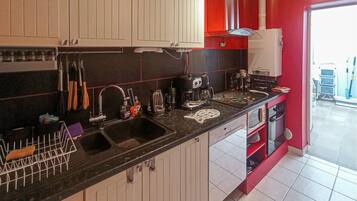 Réfrigérateur, four, plaque de cuisson, lave-vaisselle