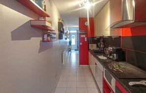 Kjøleskap, ovn, kokeplater og oppvaskmaskin