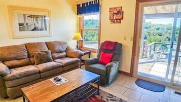 TV, peis og kontorer