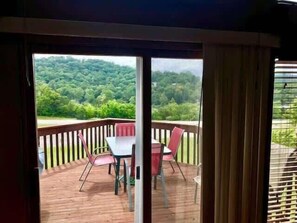 تناول الطعام بالخارج