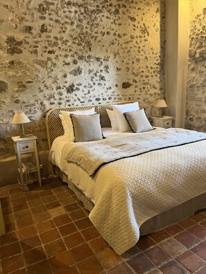 Habitación doble Confort | Decoración personalizada, muebles diferentes y wifi gratis 