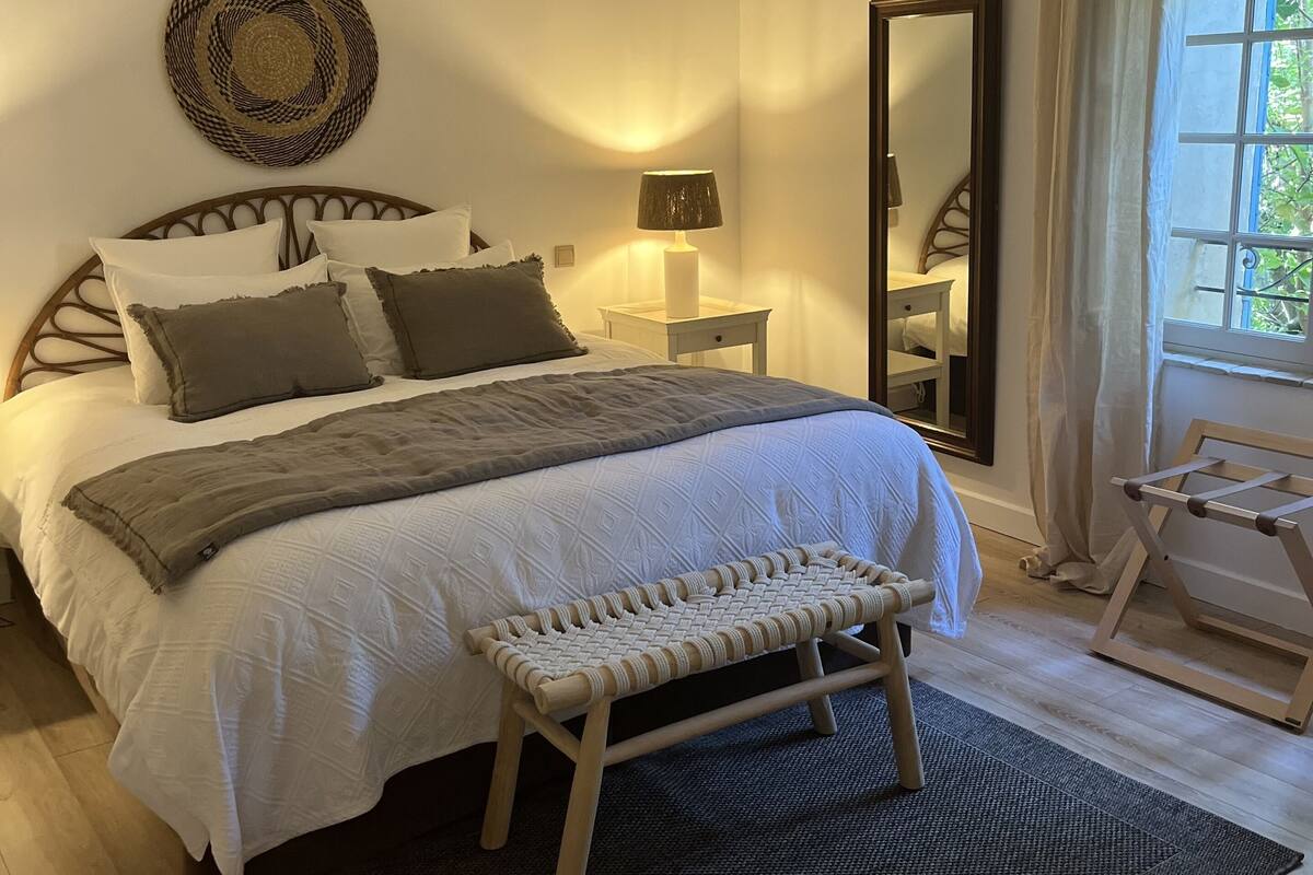 Kamar Double Comfort | Didekorasi berbeda-beda dan dilengkapi dengan perabotan berbeda-beda