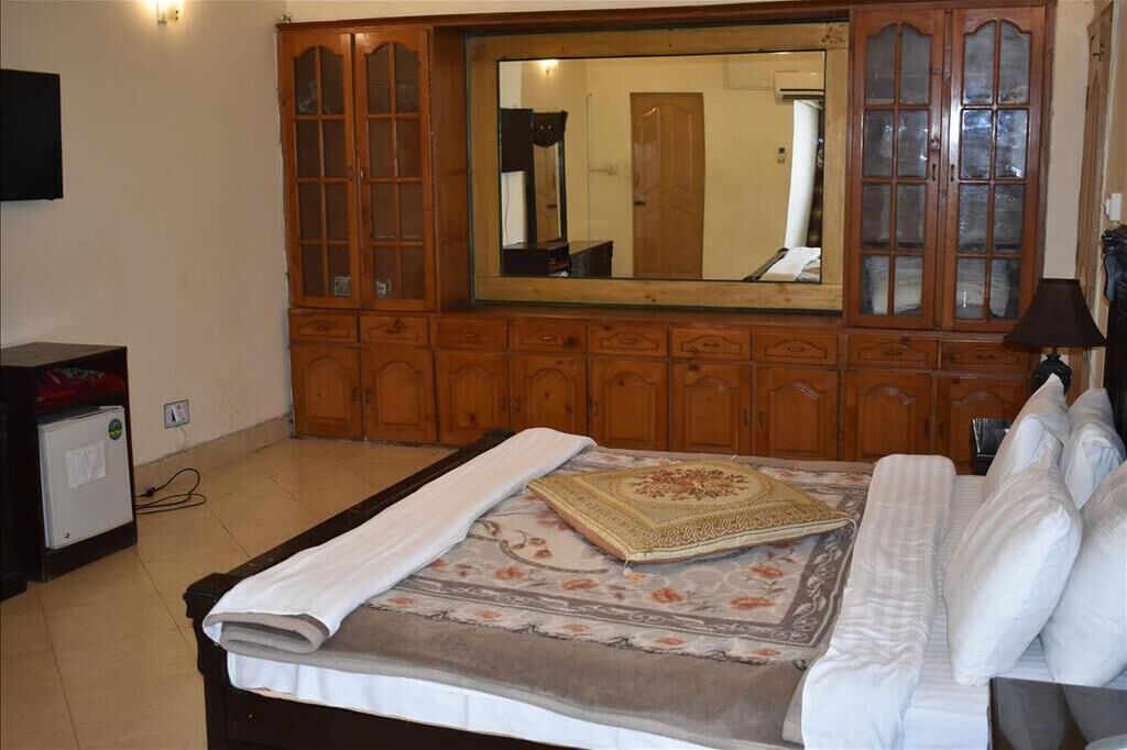 雙人房 | 客房內保險箱、書桌、隔音、免費無線上網