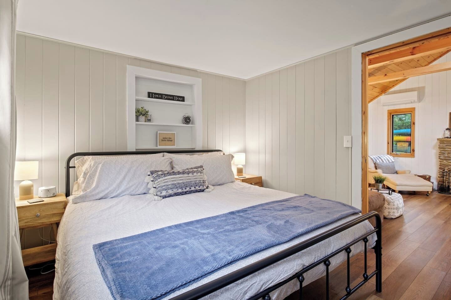 3 habitaciones, tabla de planchar con plancha, cuna de viaje y wifi 