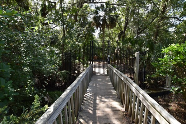 Property grounds - Brigantine Quarters 240 - Flat,Bottom Floor (Hilton Head Island)