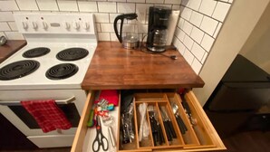 Coffee/tea maker, fridge, microwave, oven