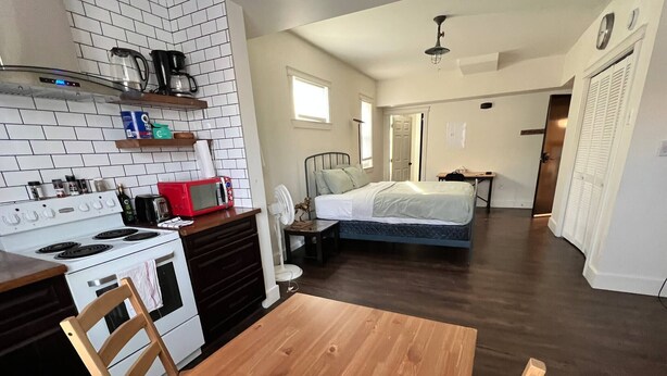 1 bedroom, iron/ironing board, internet, bed sheets