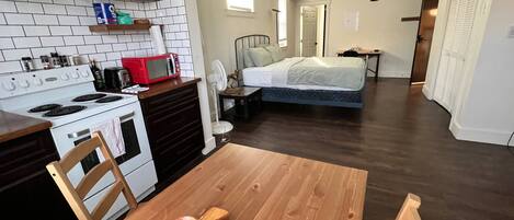 1 bedroom, iron/ironing board, internet, bed sheets