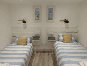 3 habitaciones, tabla de planchar con plancha, wifi y ropa de cama 