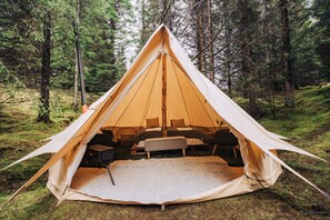 Tente Confort | Façade de l’hébergement 